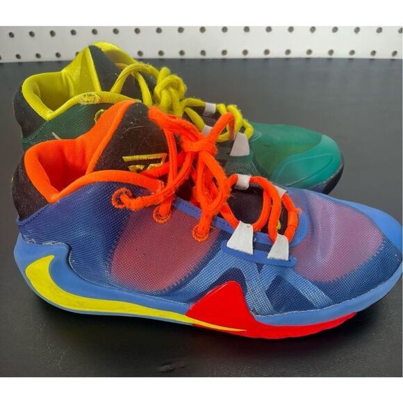 Boys Nike zoom freak 1 sneakers size 5Y - Picture 2 of 10